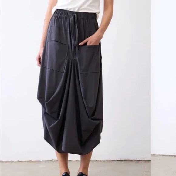 RUTI THE GO-TO SKIRT - Picture 1 of 7